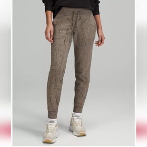 Lululemon Warn Down Jogger Sweatpants Track Pants Gray Thread Dye Rover Black 4